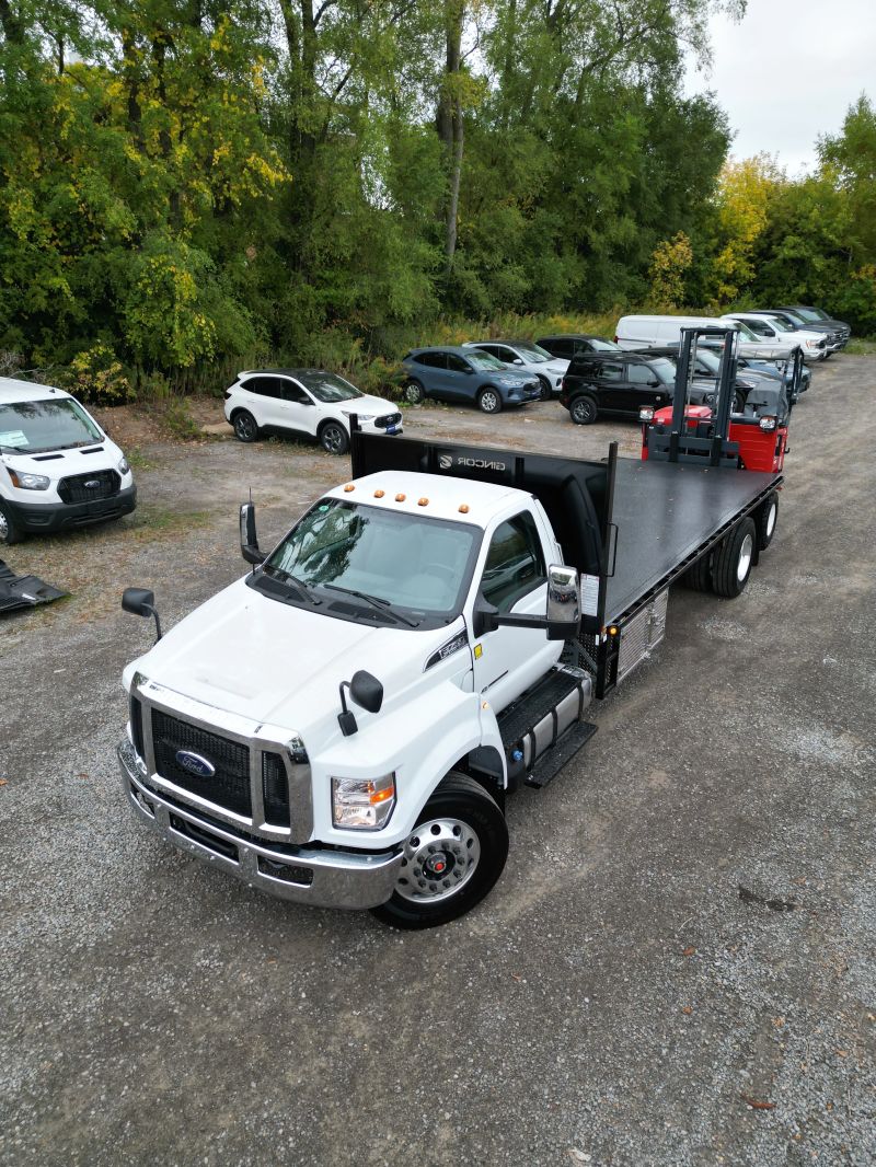 Truck built for a building centre