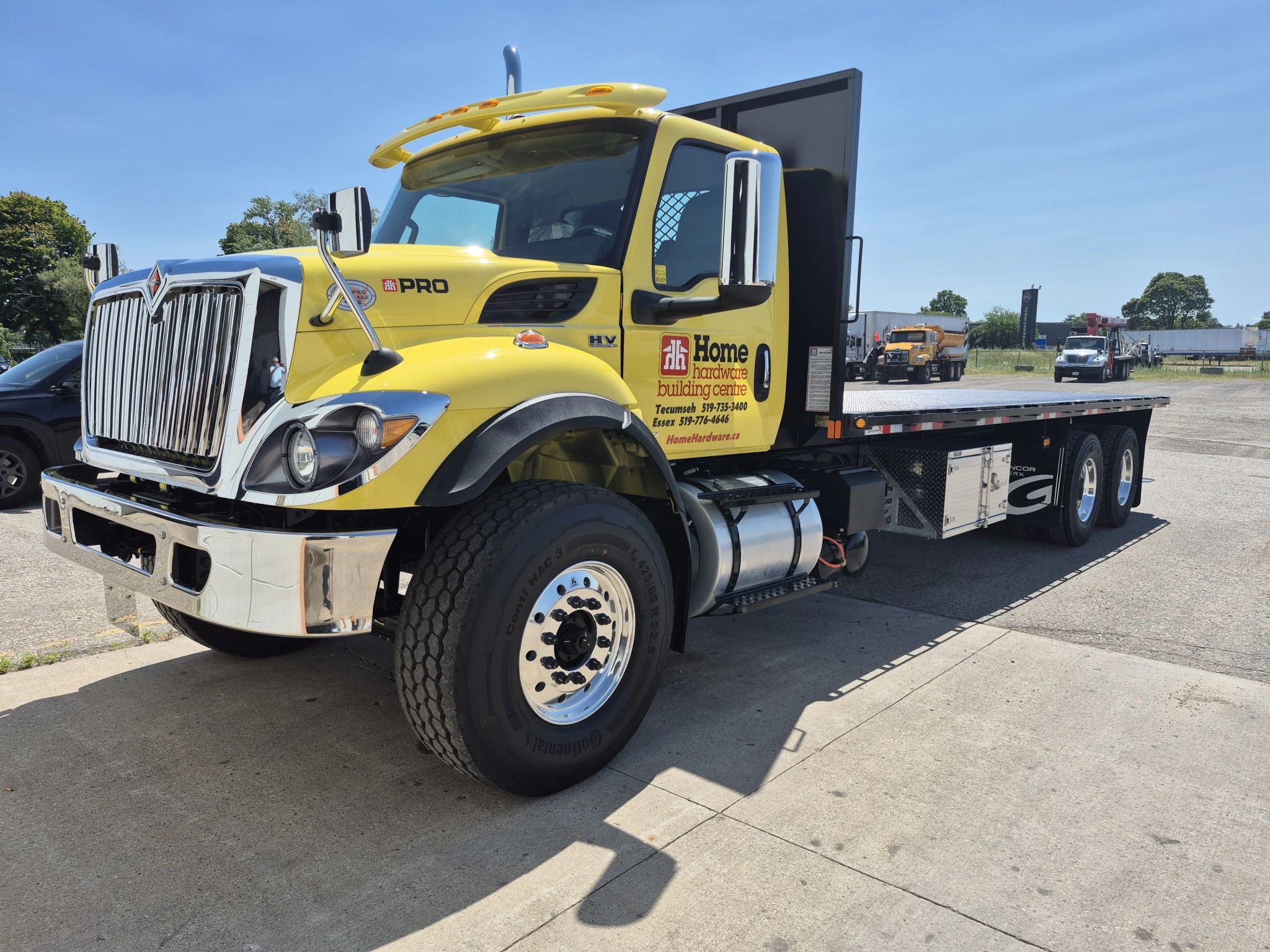International HV607 Moffett truck delivered to Tecumseh Home Hardware