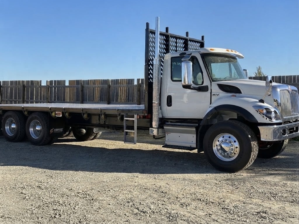 International HV607 Moffett truck